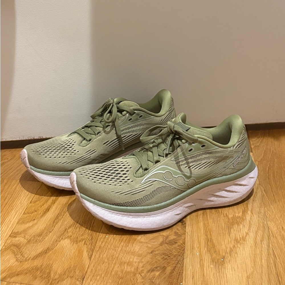 Running Shoes Women’s 6